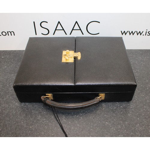215 - A Collectable Men's Vanity Set In A Leather Case AF