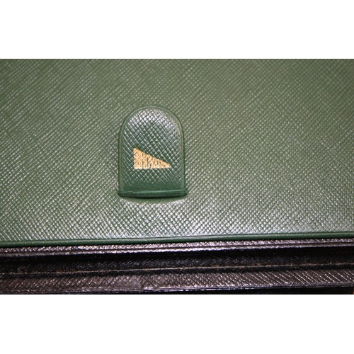 215 - A Collectable Men's Vanity Set In A Leather Case AF