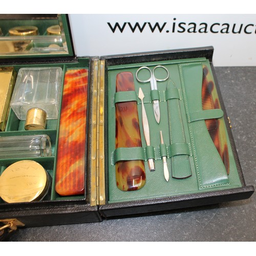 215 - A Collectable Men's Vanity Set In A Leather Case AF