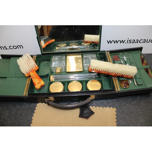 215 - A Collectable Men's Vanity Set In A Leather Case AF