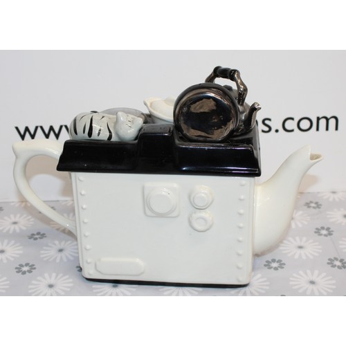 219 - COLLECTABLE LARGE AGA STYLE TEAPOT WITH SLEEPY CAT 30CM X 19.5CM
THE TEAPOTTERY
COLLECTION ONLY