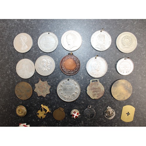 771 - A Selection Of Commemorative Medals And Pin Badges Etc As Found