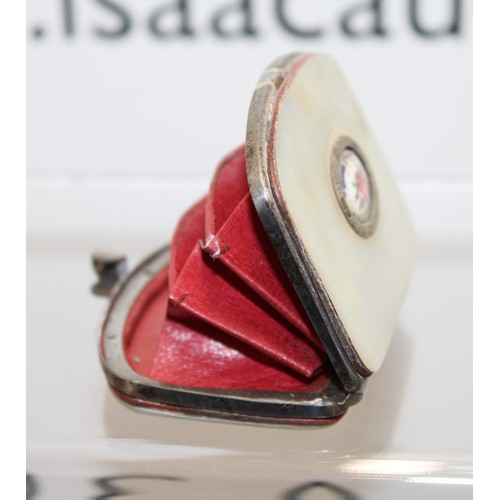 239 - A Mother Of Pearl Coin Purse With A Decorative Floral Inlay L: 6.5cm As Shown