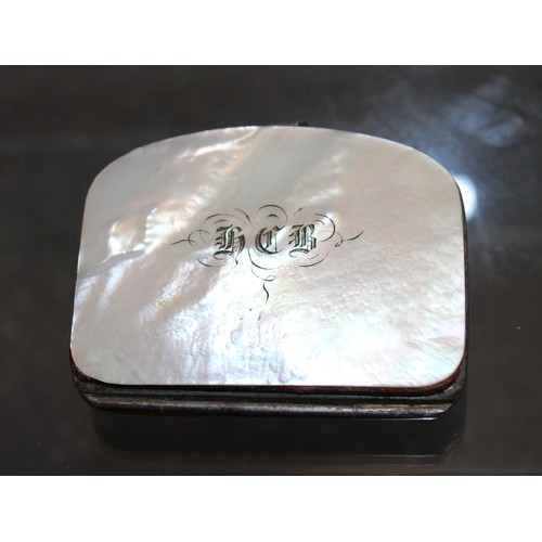239 - A Mother Of Pearl Coin Purse With A Decorative Floral Inlay L: 6.5cm As Shown