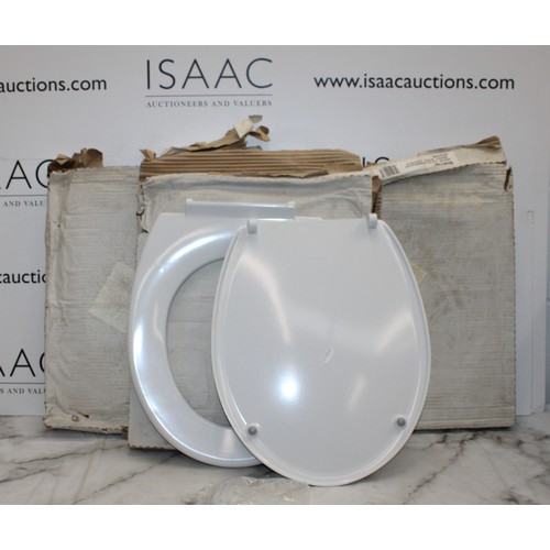 103 - Job Lot 3 x White Toilet Seats Size 42.5cm x 35.5cm AS NEW AF COLLECTION ONLY FROM BRAINTREE ESSEX C... 
