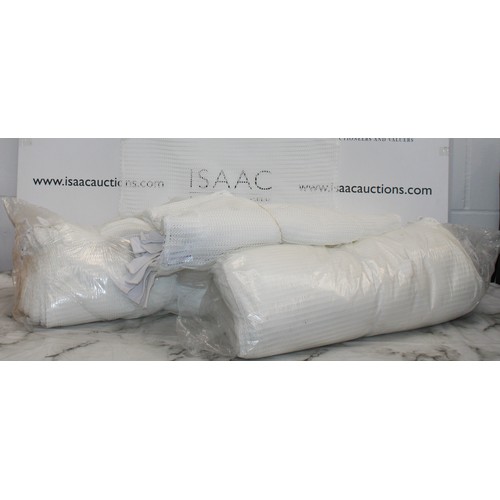 113 - Job Lot Quantity Of Large Industrial Zipped Mesh Laundry Bags Size 60cm x 88.5cm Approximately 50 Ba... 