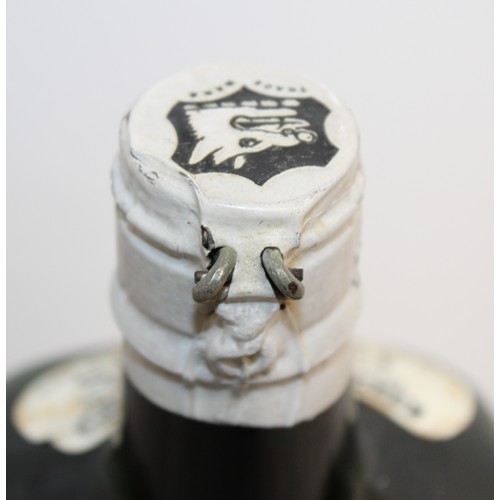 259 - 1 x Bottle Of Gordon's Special Dry London Gin Spring Cap, 26.2/3fl.ozs, 70% Proof, 1950's Collection... 