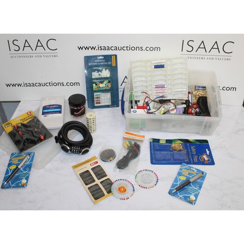 185 - A Large Quantity Of Household Bits & Bobs Items In A Box AF Untested