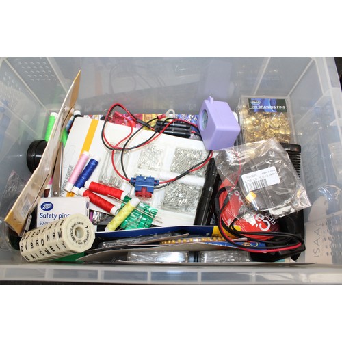 185 - A Large Quantity Of Household Bits & Bobs Items In A Box AF Untested