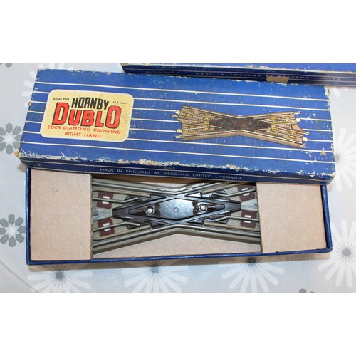1186 - A Quantity Of HORNBY Train Tracks, 4 x Engines And 4 x Carriages Some In Original Boxes AF