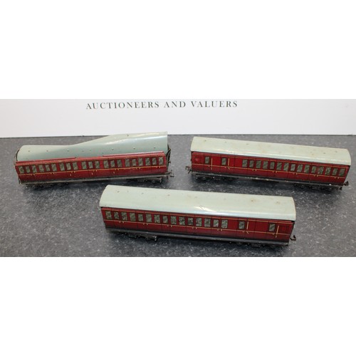 1186 - A Quantity Of HORNBY Train Tracks, 4 x Engines And 4 x Carriages Some In Original Boxes AF