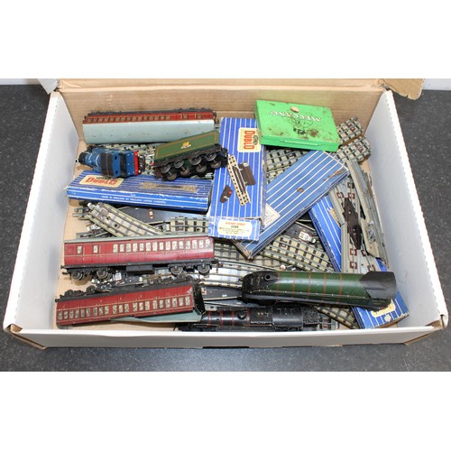 1186 - A Quantity Of HORNBY Train Tracks, 4 x Engines And 4 x Carriages Some In Original Boxes AF