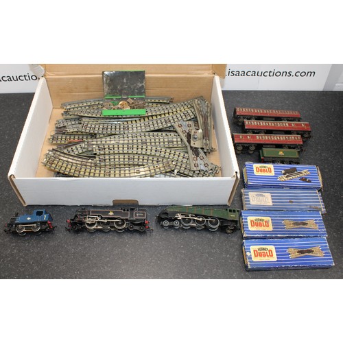 1186 - A Quantity Of HORNBY Train Tracks, 4 x Engines And 4 x Carriages Some In Original Boxes AF