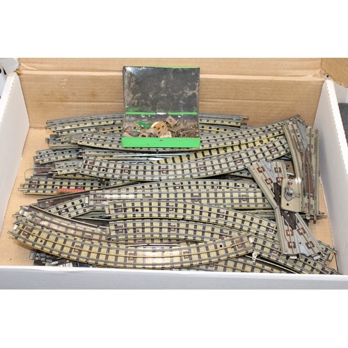 1186 - A Quantity Of HORNBY Train Tracks, 4 x Engines And 4 x Carriages Some In Original Boxes AF