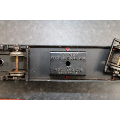 1186 - A Quantity Of HORNBY Train Tracks, 4 x Engines And 4 x Carriages Some In Original Boxes AF