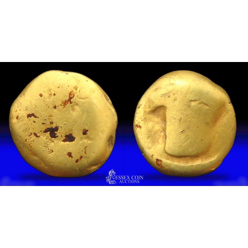 137 - Gallo-Belgic gold 'Kidney Head' type quarter stater c. 80 BC - 60 BC. Obverse: 'Men in a boat' motif... 