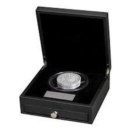 380 - Royal Mint Monarchs Series Henry VII, 10 ounce silver proof coin. Limited edition of only 150 ever m... 