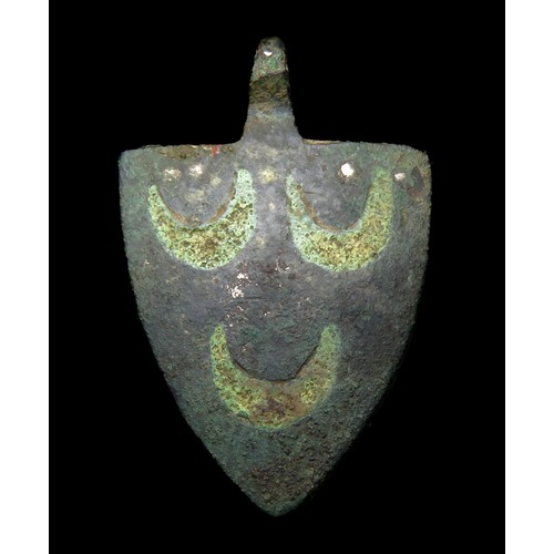 73 - Medieval heraldic pendant. Circa 13th century AD. Copper-alloy, 39mm x 26mm, 15.3g. A gilded shield-... 