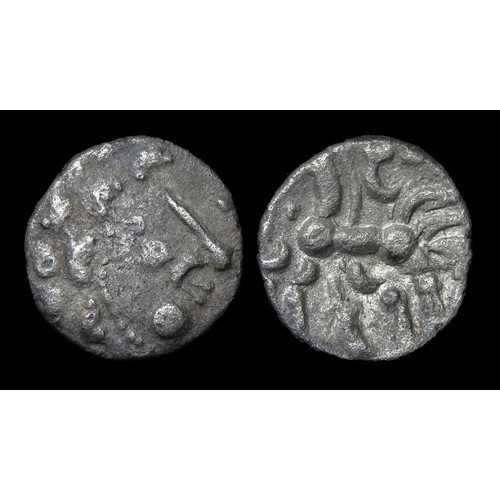 136 - Dobunni silver unit, Cotswold Eagle type, head type B. Silver, 13mm, 0.56g. Obv: moon head right, pe... 