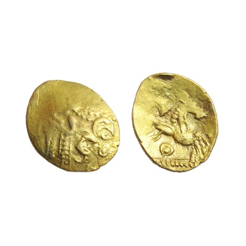 144 - Catuvellauni Whaddon Wings quarter stater. Gold, 1.30g. 15.21 mm. Obv: wreath, cloak and crescents, ... 