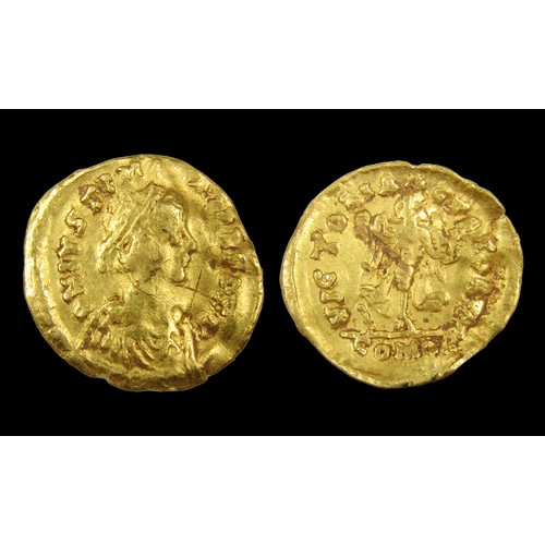 175 - Visigothic pseudo-imperial tremissis. Circa 6th century AD. Gold, 1.42g. 14.99 mm. Diademed and drap... 