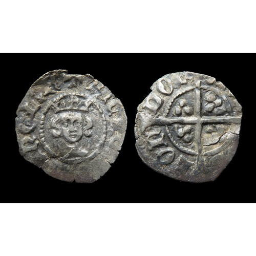 257 - Richard II halfpenny, London. Silver, 14mm, 0.62g. Obv: crowned facing bust, +RICARD REX ANGL, Rev: ... 