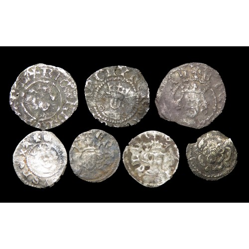 284 - Medieval hammered silver halfpenny and farthing group. Largest 15mm.