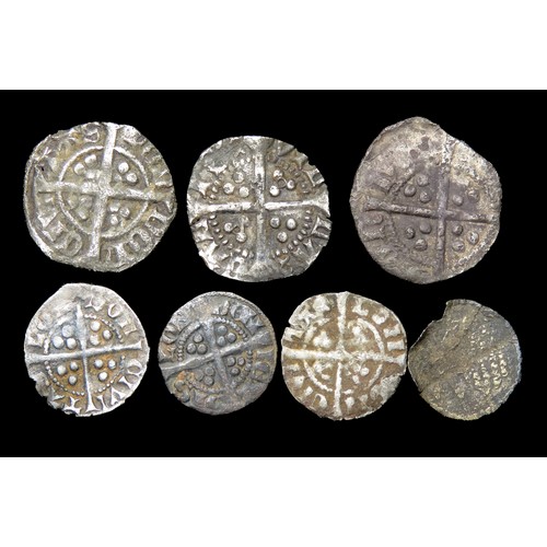 284 - Medieval hammered silver halfpenny and farthing group. Largest 15mm.