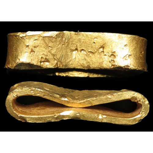 62 - Viking gold ring, 9th - 10th century AD. 33mm x 8mm, 17.5g. This heavy, high-carat gold ring was fou... 