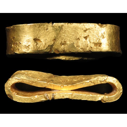 62 - Viking gold ring, 9th - 10th century AD. 33mm x 8mm, 17.5g. This heavy, high-carat gold ring was fou... 