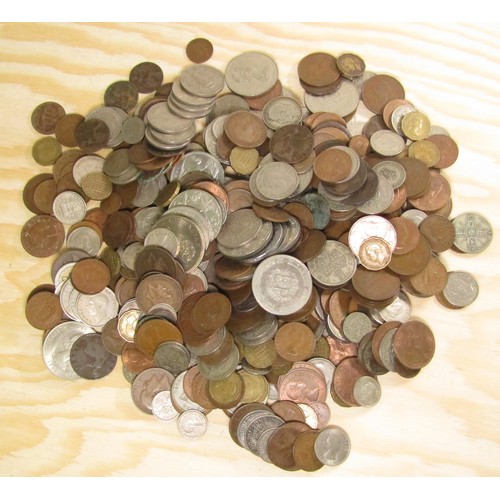 446 - Mixed Pre Decimal Coinage. A quantity of coins ranging from the reign of Victoria through to Elizabe... 