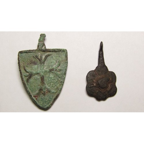 69 - Medieval Heraldic Pendant. Circa 13th-14th century AD. Copper-alloy, 18g. 45 mm. A shield-shaped har... 