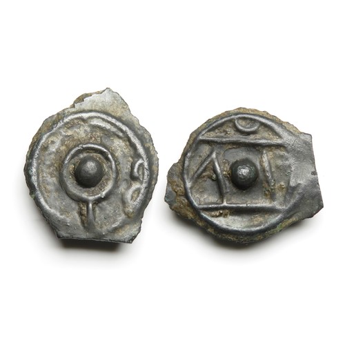 157 - Canti Nipples Potin. Copper-alloy, 1.12g. 15 mm. Crude outlined head around central nipple. R. Crude... 