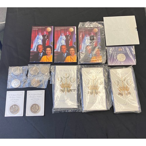 471 - UK Commemorative Crowns in Presentation Packs