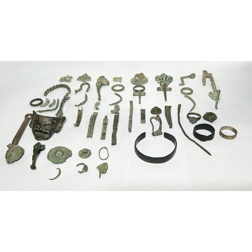 78 - Large Collection Of Roman Artefacts. Circa 1st-4th century CE. To include, various brooches, rings, ... 