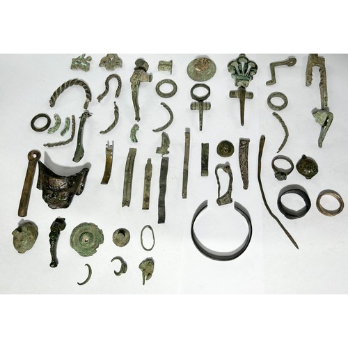 78 - Large Collection Of Roman Artefacts. Circa 1st-4th century CE. To include, various brooches, rings, ... 