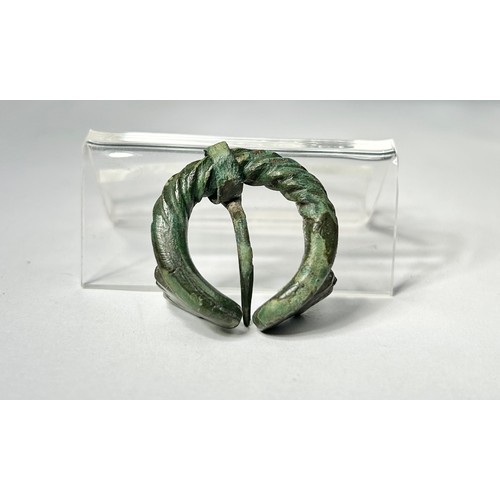 129 - Viking Zoomorphic Penannular Brooch. Circa 10th century CE. Copper-alloy, 27mm x 15mm 15.54g. Northe... 