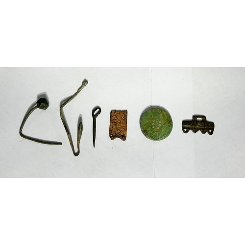 126 - British Artefact Group (5). Circa 6th-10th century AD. A selection of Saxon and Viking items to incl... 