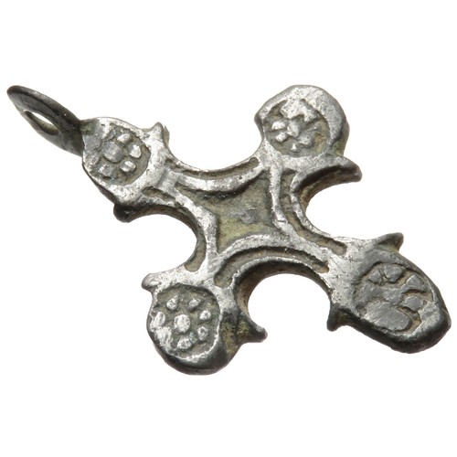 155 - Medieval silver cross pendant. 32mm, 3.5g. From an English private collection, acquired prior to 199... 