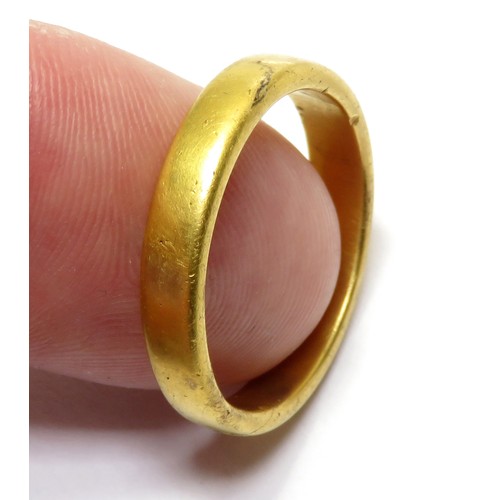 158 - Gold finger ring of uncertain date, possible traces of some very rubbed marks to the interior. The e... 