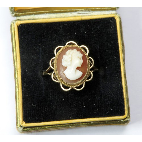 160 - 9ct gold cameo ring in a vintage box marked H L Brown & Son Ltd, Sheffield. 2.98g, ring size UK ... 