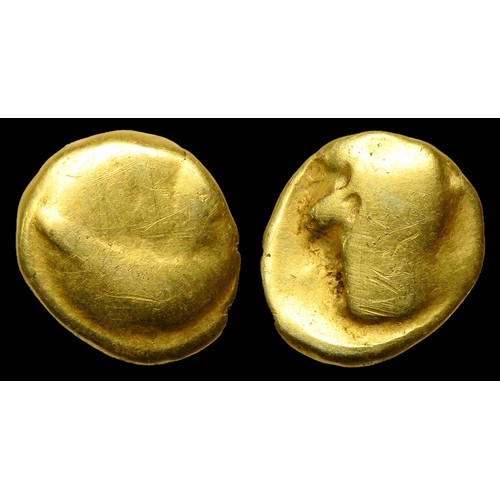 217 - Gallo-Belgic gold 'Kidney Head' type quarter stater c. 80 BC - 60 BC. Obverse: 'Men in a boat' motif... 