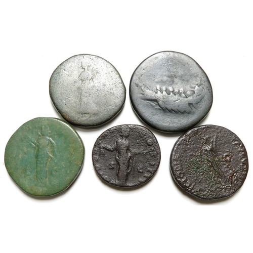 320 - Roman bronze group. Circa 2nd century AD. Largest 33mm. To include, three sesterius, Marcus Aurelius... 