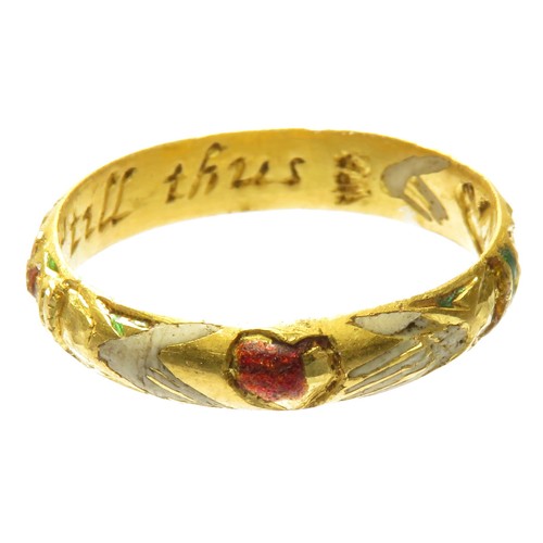 157 - A very fine gold posy ring c. 1650-1680 decorated around the exterior with two pairs of hands holdin... 