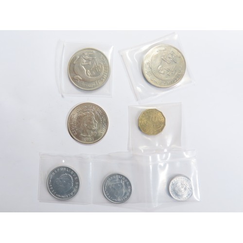 469 - World Coin Group (7). To include a set of 1961 Mali francs in sealed packet. 1961 Uruguay 10 Pesos, ... 