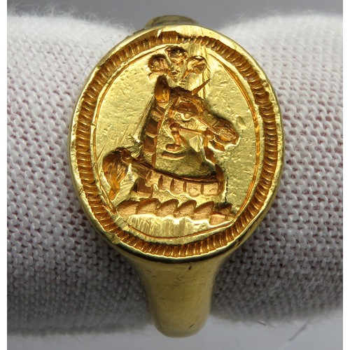 71 - Post-Medieval gold signet ring c. 17th century. Formed of a D-shaped band that widens at the shoulde... 