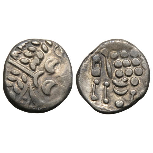 162 - Durotriges stater, circa 1st century BCE. Cranborne Chase type. Wreath, cloak and crescents. R. Dis-... 