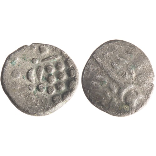 164 - Durotriges stater, circa 1st century BCE. Cranborne Chase type. Wreath, cloak and crescents. R. Dis-... 