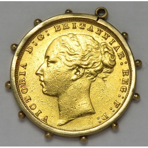 459 - Victoria gold sovereign 1876 in gold mount. Total weight 8.61g.