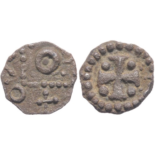 248 - Continental Sceat Circa 700-765 AD. Series D /E related. Mint in Frisia (Domburg?). Cross pommée, pe... 